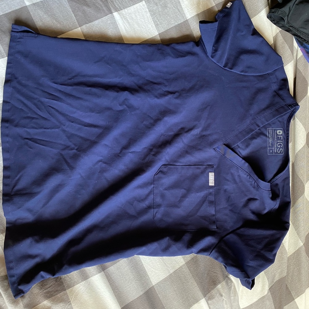 Figs scrub top
